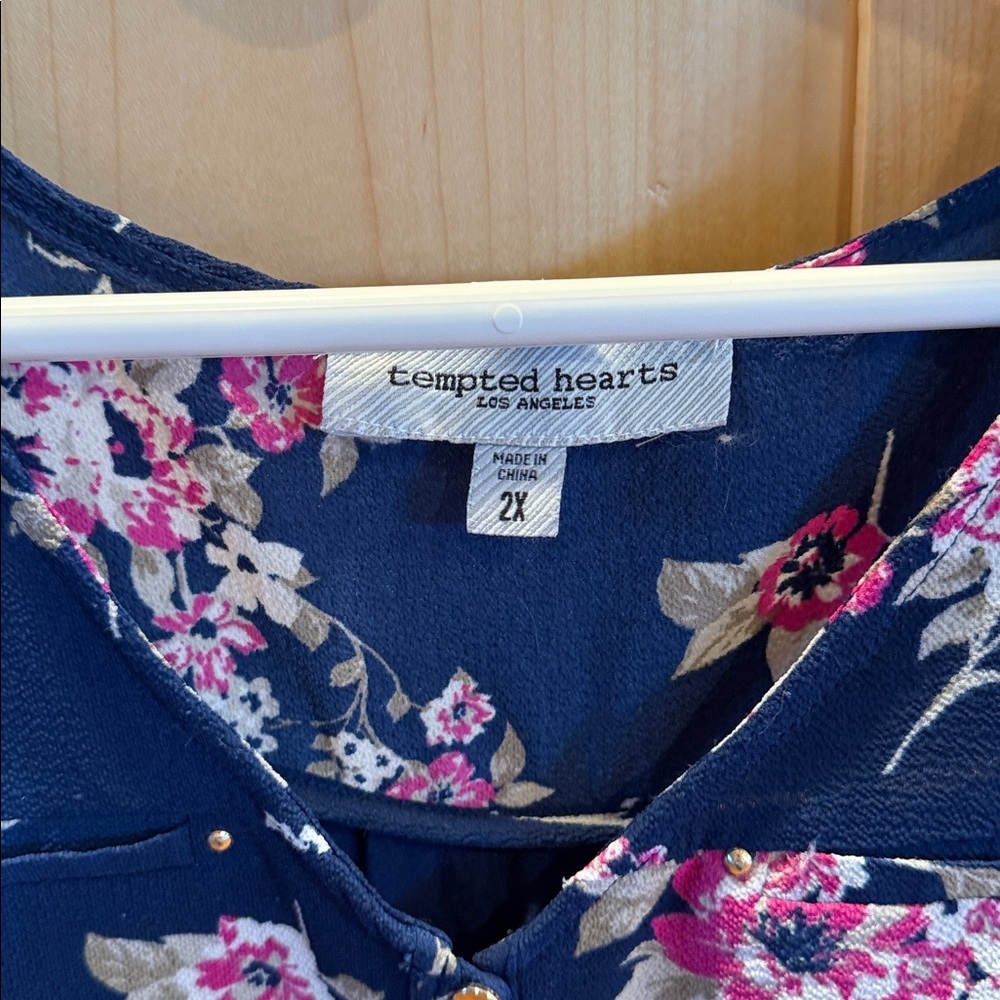 Tempted Hearts Floral V-Neck Blouse - Navy and Pink 2XL EUC - Picture 2 of 3
